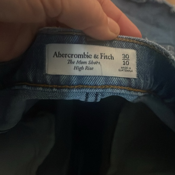 Abercrombie The Mom Short - Picture 3 of 3